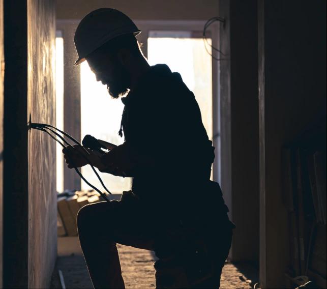 Electricien tertiaire certifié et qualifié en Haute-Corse